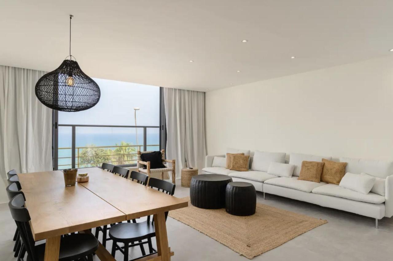 Stylish & Spacious 3 Bedroom Apartment By The Sea Нетания Экстерьер фото