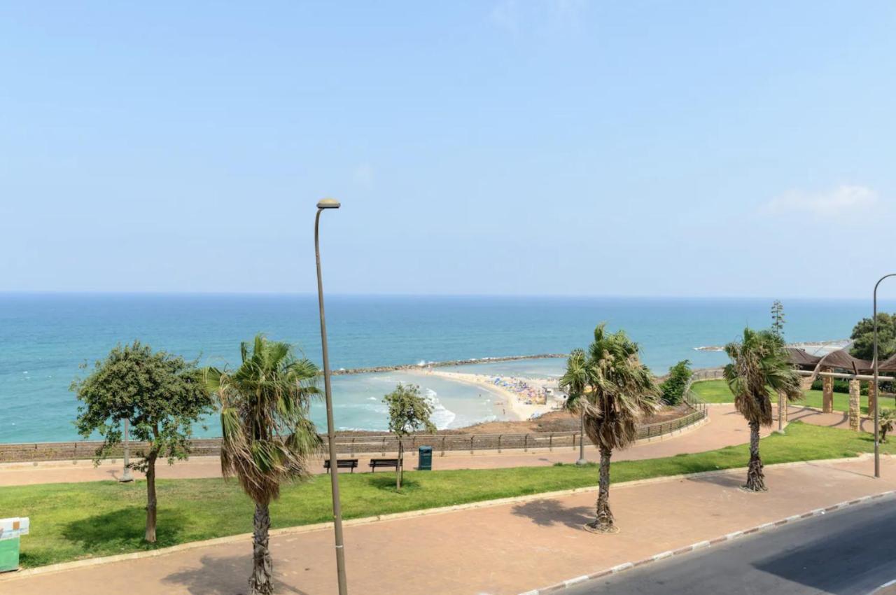 Stylish & Spacious 3 Bedroom Apartment By The Sea Нетания Экстерьер фото